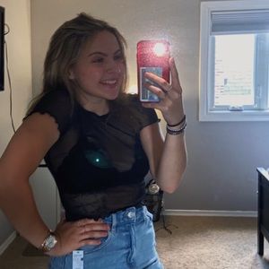 Meet your Posher, Nicole